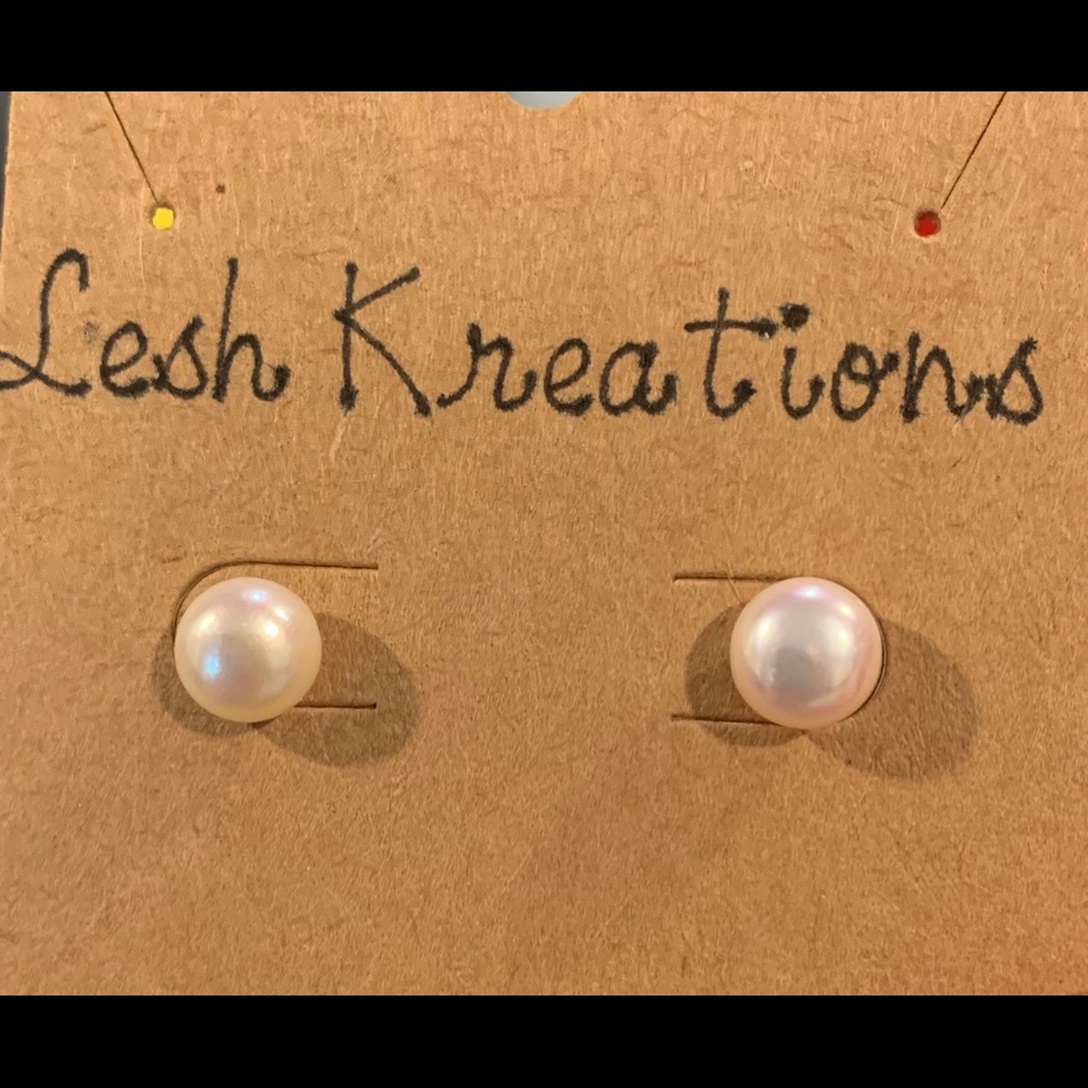 Classic unicorn pearl stud earrings